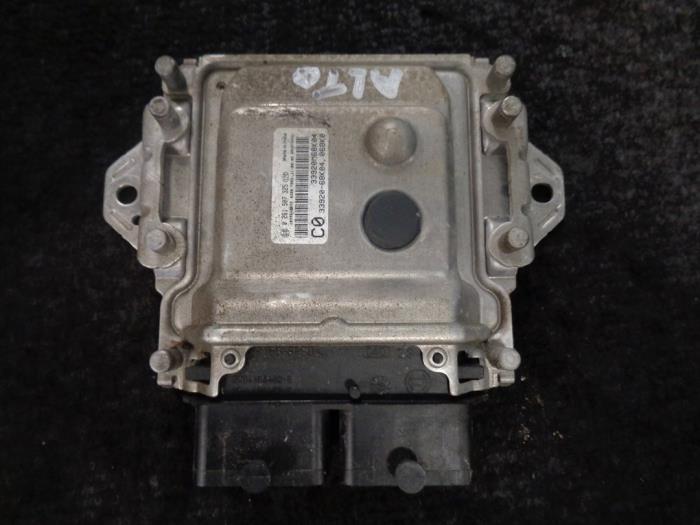 Ordinateur gestion moteur d'un Suzuki Alto (GF) 1.0 12V 2012