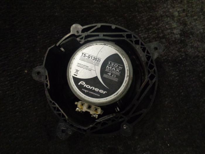 Speaker from a Renault Twingo II (CN) 1.2 16V 2010