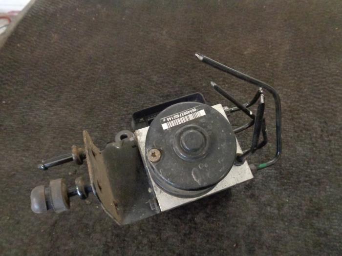 Gebrauchte ABS Pumpe Volkswagen Polo IV (9N1/2/3) 1.4 16V Preis € 35,00 Margenregelung angeboten von Westerhof autodemontage