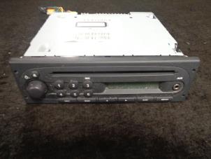 Gebrauchte Radio CD Spieler Renault Twingo II (CN) 1.2 16V Preis € 45,00 Margenregelung angeboten von Westerhof autodemontage