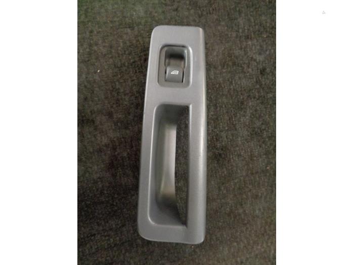 Usados Interruptor de ventanilla eléctrica Volvo V50 (MW) 1.6 D 16V Precio € 10,00 Norma de margen ofrecido por Westerhof autodemontage