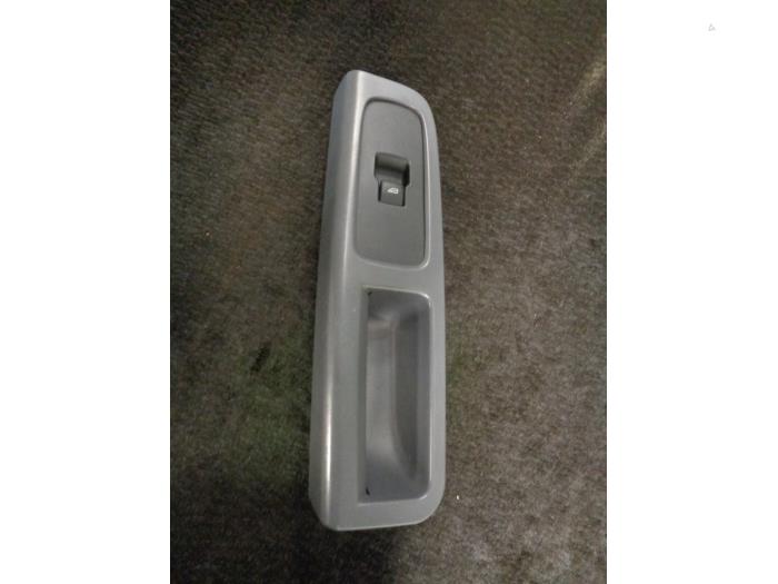 Usados Interruptor de ventanilla eléctrica Volvo V50 (MW) 1.6 D 16V Precio € 10,00 Norma de margen ofrecido por Westerhof autodemontage