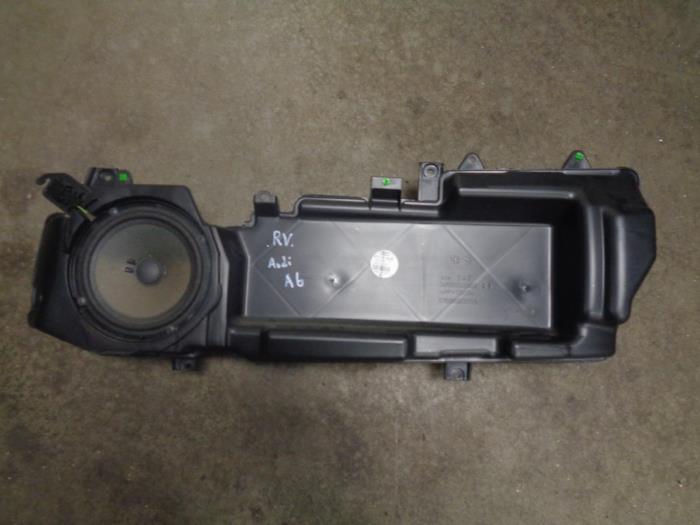 Używane Subwoofer Audi A6 (C6) 2.4 V6 24V Cena € 40,00 Procedura marży oferowane przez Westerhof autodemontage