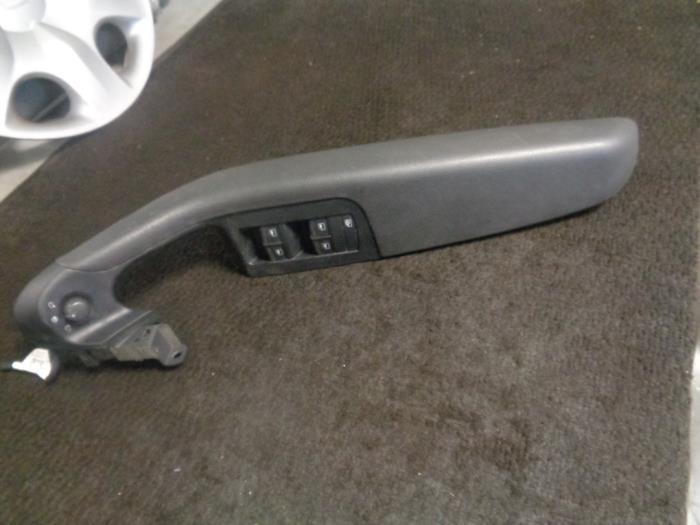 Usados Interruptor de ventanilla eléctrica Audi A6 (C6) 2.4 V6 24V Precio € 40,00 Norma de margen ofrecido por Westerhof autodemontage