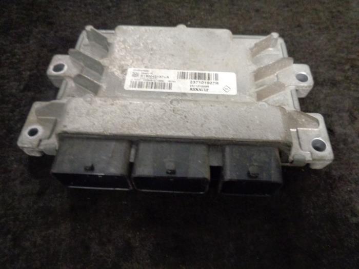 Used Engine management computer Renault Clio III (BR/CR) 1.2 16V 75 Price € 70,00 Margin scheme offered by Westerhof autodemontage