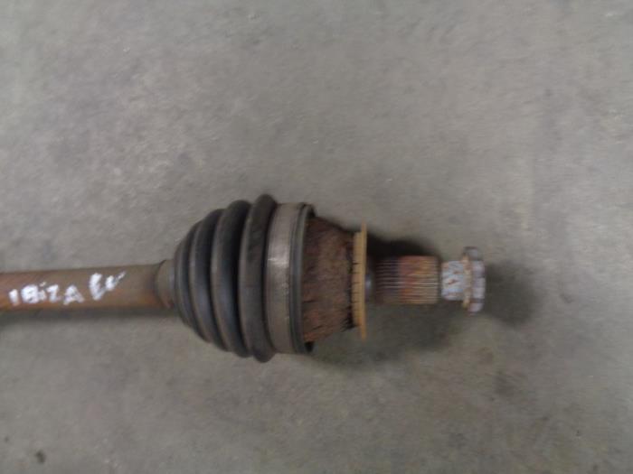 Front drive shaft, left from a Seat Ibiza IV (6J5) 1.4 16V 2008