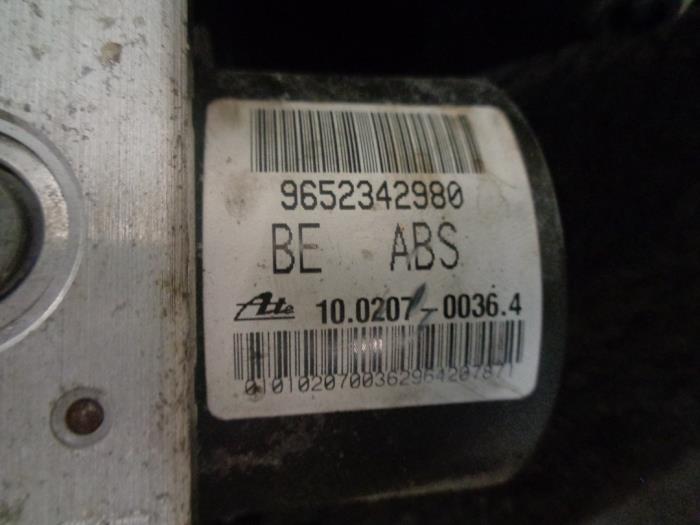 ABS Pumpe van een Peugeot 206 (2A/C/H/J/S) 1.4 16V 2005