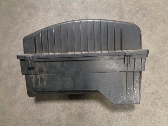 Begagnade Luftfilterhus Peugeot 207/207+ (WA/WC/WM) 1.4 16V Pris € 20,00 Marginaltabell erbjuds av Westerhof autodemontage