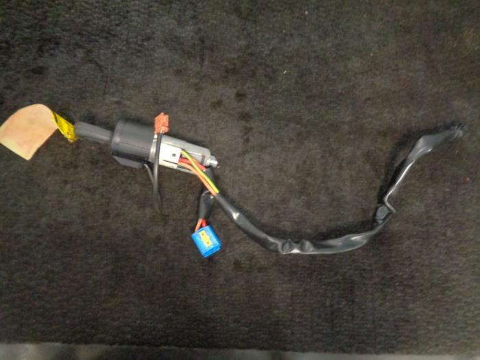 Używane Stacyjka + Kluczyk Peugeot 206+ (2L/M) 1.1 XR,XS Cena € 40,00 Procedura marży oferowane przez Westerhof autodemontage