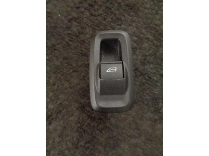 Usados Interruptor de ventanilla eléctrica Ford Fiesta 6 (JA8) 1.25 16V Precio € 15,00 Norma de margen ofrecido por Westerhof autodemontage