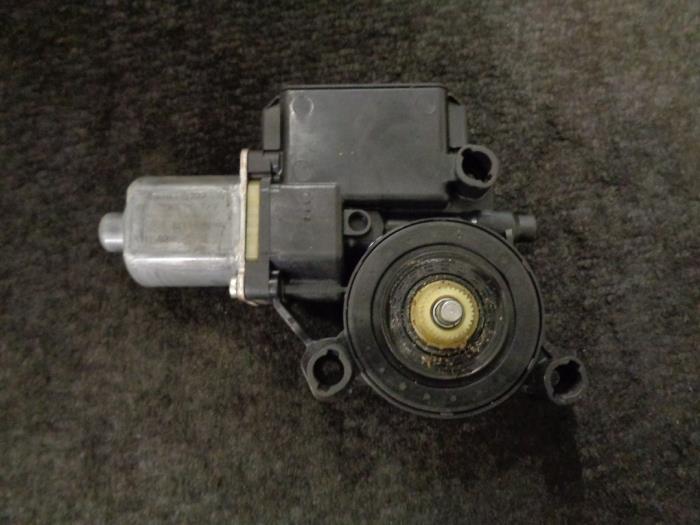 Usados Motor de ventanilla de puerta Volkswagen Polo V (6R) 1.6 TDI 16V 90 Precio € 30,00 Norma de margen ofrecido por Westerhof autodemontage