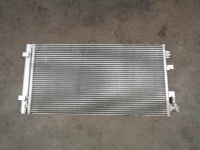 Usagé Condenseur de climatisation Renault Grand Scénic III (JZ) 2.0 16V CVT Prix € 40,00 Règlement à la marge proposé par Westerhof autodemontage