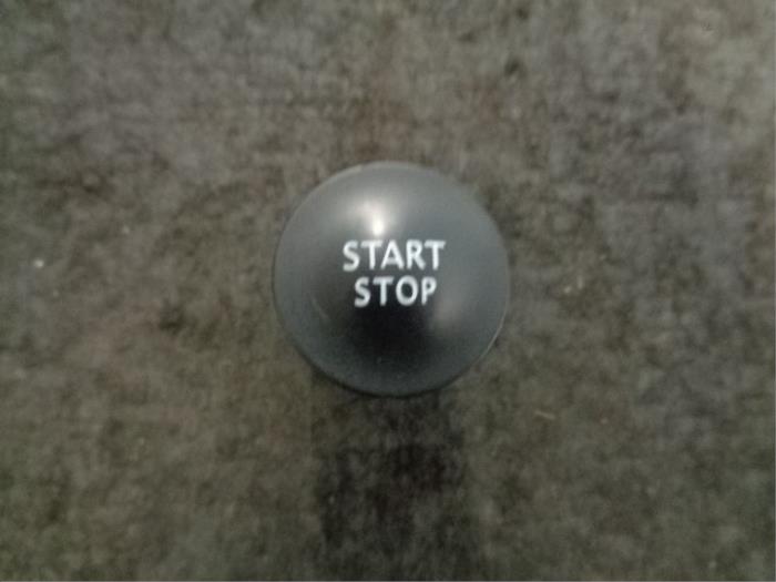 Używane Przelacznik Start/Stop Renault Clio IV Estate/Grandtour (7R) 0.9 Energy TCE 90 12V Cena € 15,00 Procedura marży oferowane przez Westerhof autodemontage