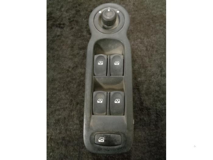 Usados Interruptor de ventanilla eléctrica Renault Modus/Grand Modus (JP) 1.6 16V Autom. Precio € 15,00 Norma de margen ofrecido por Westerhof autodemontage