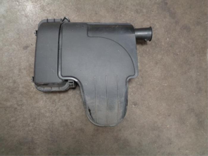 Gebrauchte Luftfiltergehäuse Peugeot 107 1.0 12V Preis € 30,00 Margenregelung angeboten von Westerhof autodemontage