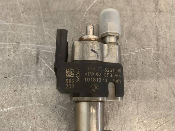 Injector (petrol injection) BMW 3 serie Touring 335i 24V - 10181010 N54B30A