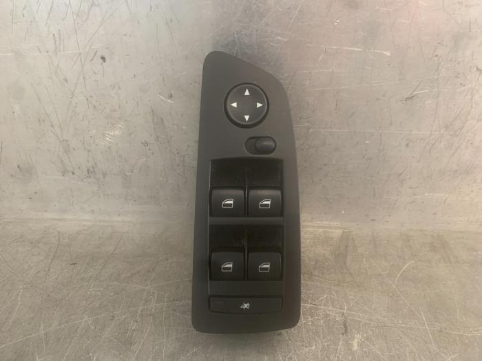 Usados Interruptor combinado de ventanillas BMW 1 serie (E87/87N) 118d 16V Precio € 25,00 Norma de margen ofrecido por Mettler BV