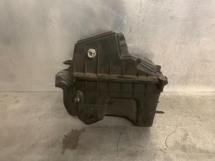 Begagnade Luftfilterhus Ford KA Pris € 30,00 Marginaltabell erbjuds av Mettler BV