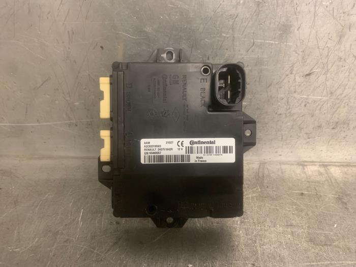 Używane Modul keyless vehicle Renault Trafic (1FL/2FL/3FL/4FL) 2.0 dCi 16V 145 Cena € 50,00 Procedura marży oferowane przez Mettler BV