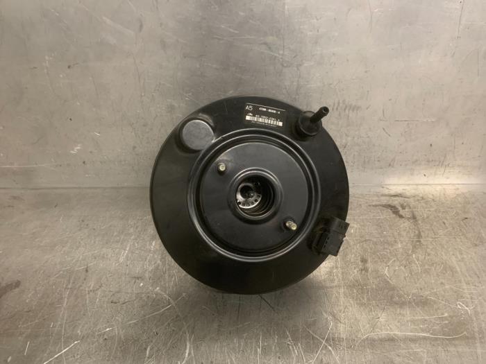 Usados Servofreno Toyota Yaris III (P13) 1.5 16V Dual VVT-iE Precio € 30,00 Norma de margen ofrecido por Mettler BV