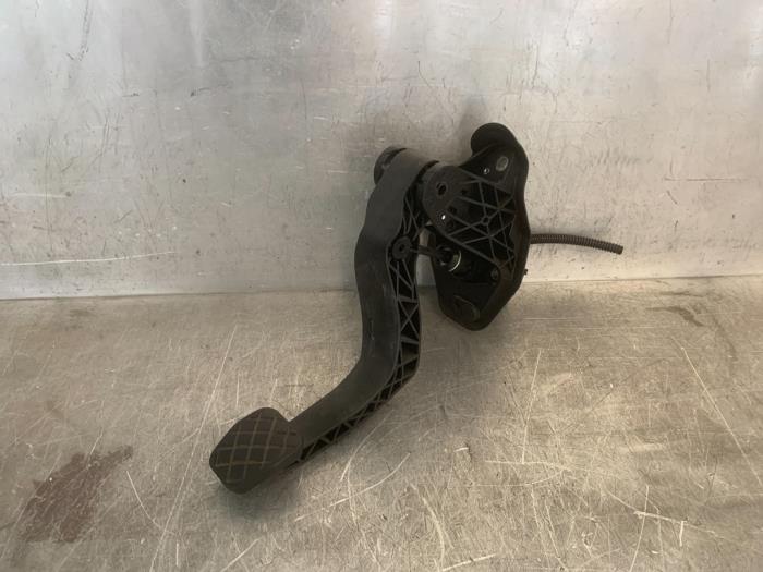 Clutch slave cylinder