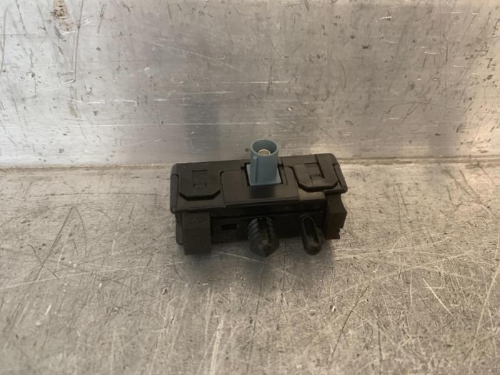 Używane Antena Bluetooth Landrover Defender II 2.0 16V P300e Cena € 10,00 Procedura marży oferowane przez Mettler BV