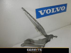Usagé Charnière de capot Volvo XC90 I 2.4 D5 20V Prix € 25,30 Règlement à la marge proposé par Gerrits Automotive