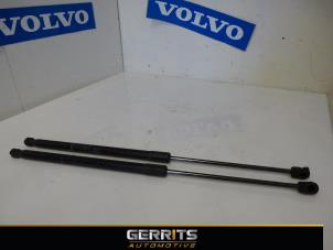 Usados Amortiguador de gas de maletero Volvo V60 I (FW/GW) 1.6 T4 16V Precio € 31,90 Norma de margen ofrecido por Gerrits Automotive