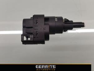 Used Brake light switch Volkswagen Polo IV (9N1/2/3) Price € 21,98 Margin scheme offered by Gerrits Automotive