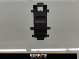 Usagé Commutateur vitre électrique Citroen C1 1.0 Vti 68 12V Prix € 21,98 Règlement à la marge proposé par Gerrits Automotive