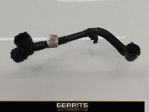Gebrauchte Wasserrohr Opel Combo 1.6 CDTI 16V Preis € 30,61 Mit Mehrwertsteuer angeboten von Gerrits Automotive