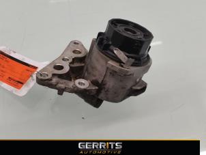 Used Oil filter housing Toyota Auris (E18) 1.8 16V Hybrid Price € 49,99 Margin scheme offered by Gerrits Automotive
