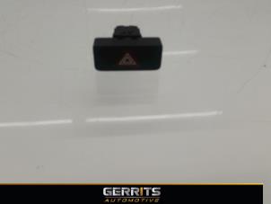 Używane Przelacznik swiatel awaryjnych Suzuki Alto (GF) 1.0 12V Cena € 21,98 Procedura marży oferowane przez Gerrits Automotive