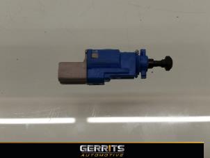 Used Clutch switch Renault Clio III (BR/CR) 1.4 16V Price € 21,98 Margin scheme offered by Gerrits Automotive