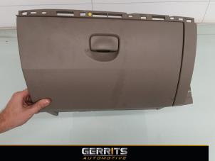 Used Glovebox Renault Clio III (BR/CR) 1.4 16V Price € 38,50 Margin scheme offered by Gerrits Automotive
