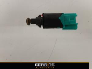 Used Brake light switch Peugeot 407 SW (6E) 2.0 HDiF 16V Price € 21,98 Margin scheme offered by Gerrits Automotive