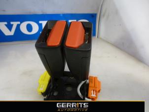 Used Rear seatbelt buckle, left Volvo V60 I (FW/GW) 1.6 DRIVe Price € 25,30 Margin scheme offered by Gerrits Automotive