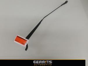 Used Front wiper arm Peugeot 407 SW (6E) 2.0 HDiF 16V Price € 21,98 Margin scheme offered by Gerrits Automotive