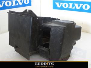 Usados Caja de batería Volvo S40 (MS) 1.8 16V Precio € 24,99 Norma de margen ofrecido por Gerrits Automotive