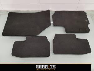 Używane Zestaw dywaników Opel Agila (B) 1.0 12V Cena € 38,50 Procedura marży oferowane przez Gerrits Automotive