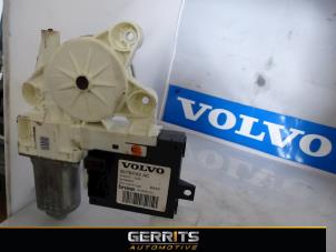Używane Silnik szyby drzwiowej Volvo S40 (MS) 1.8 16V Cena € 29,99 Procedura marży oferowane przez Gerrits Automotive