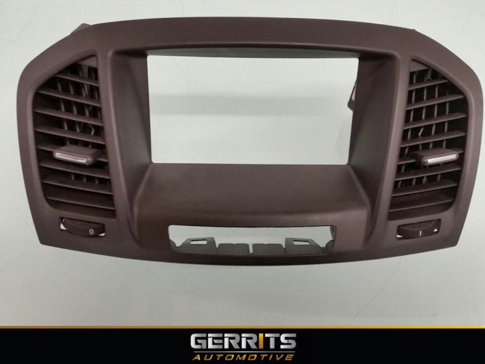 Dashboard vent from a Opel Insignia 2.0 Turbo 16V Ecotec 2010