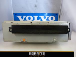 Usados Reproductor de CD y radio Volvo V50 (MW) 1.8 16V Precio € 44,00 Norma de margen ofrecido por Gerrits Automotive