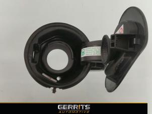Usados Tapa de depósito Citroen C4 Berline (NC) 1.2 12V PureTech 130 Precio € 28,60 Norma de margen ofrecido por Gerrits Automotive