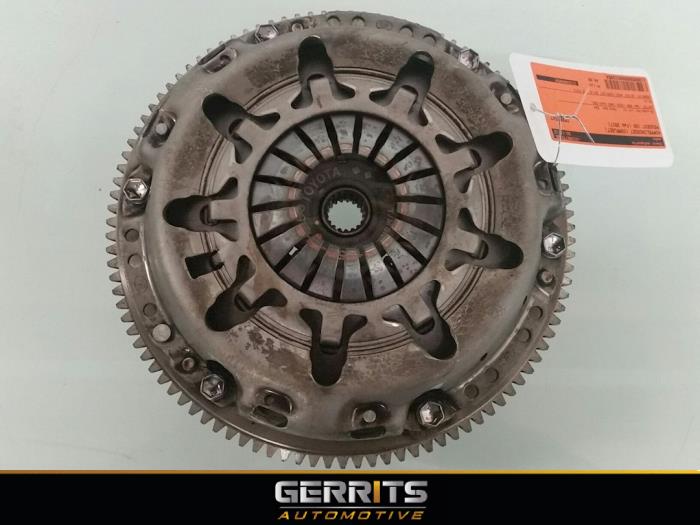 Clutch kit (complete) from a Peugeot 108 1.0 12V 2017