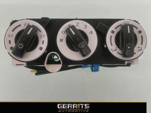 Usados Panel de control de calefacción Mitsubishi Colt (Z2/Z3) 1.3 16V Precio € 21,98 Norma de margen ofrecido por Gerrits Automotive