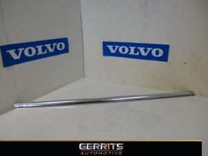 Używane Guma szyby Volvo V70 (BW) 1.6 DRIVe 16V Cena € 31,90 Procedura marży oferowane przez Gerrits Automotive