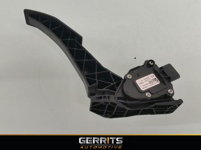 Accelerator pedal from a Opel Astra K 1.4 Turbo 16V 2017