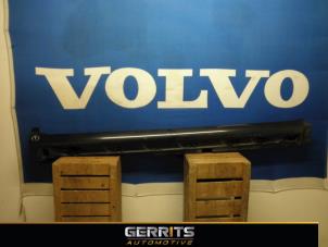 Używane Belka boczna prawa Volvo V70 (SW) Cena € 37,40 Procedura marży oferowane przez Gerrits Automotive
