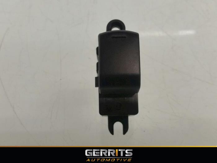 Usados Interruptor de ventanilla eléctrica Nissan Note (E11) 1.6 16V Precio € 21,98 Norma de margen ofrecido por Gerrits Automotive BV